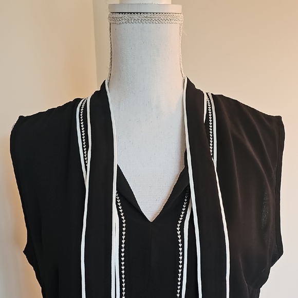 White House Black Market Black Top with White Accents - Picture 2 of 9